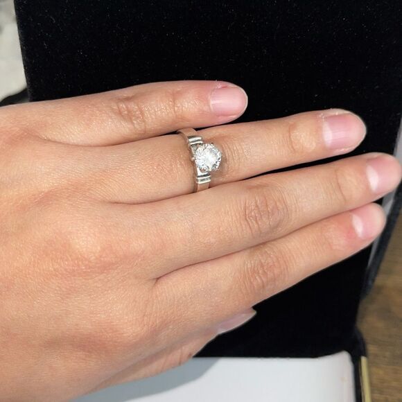 Vintage Sterling Silver Engagement Classic Solitaire 925 Timeless Size 5 Ring - Picture 1 of 5